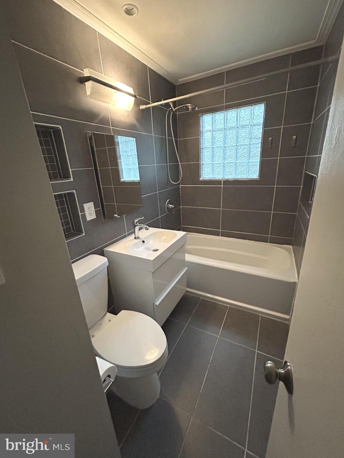 MADISON MANOR - Residential