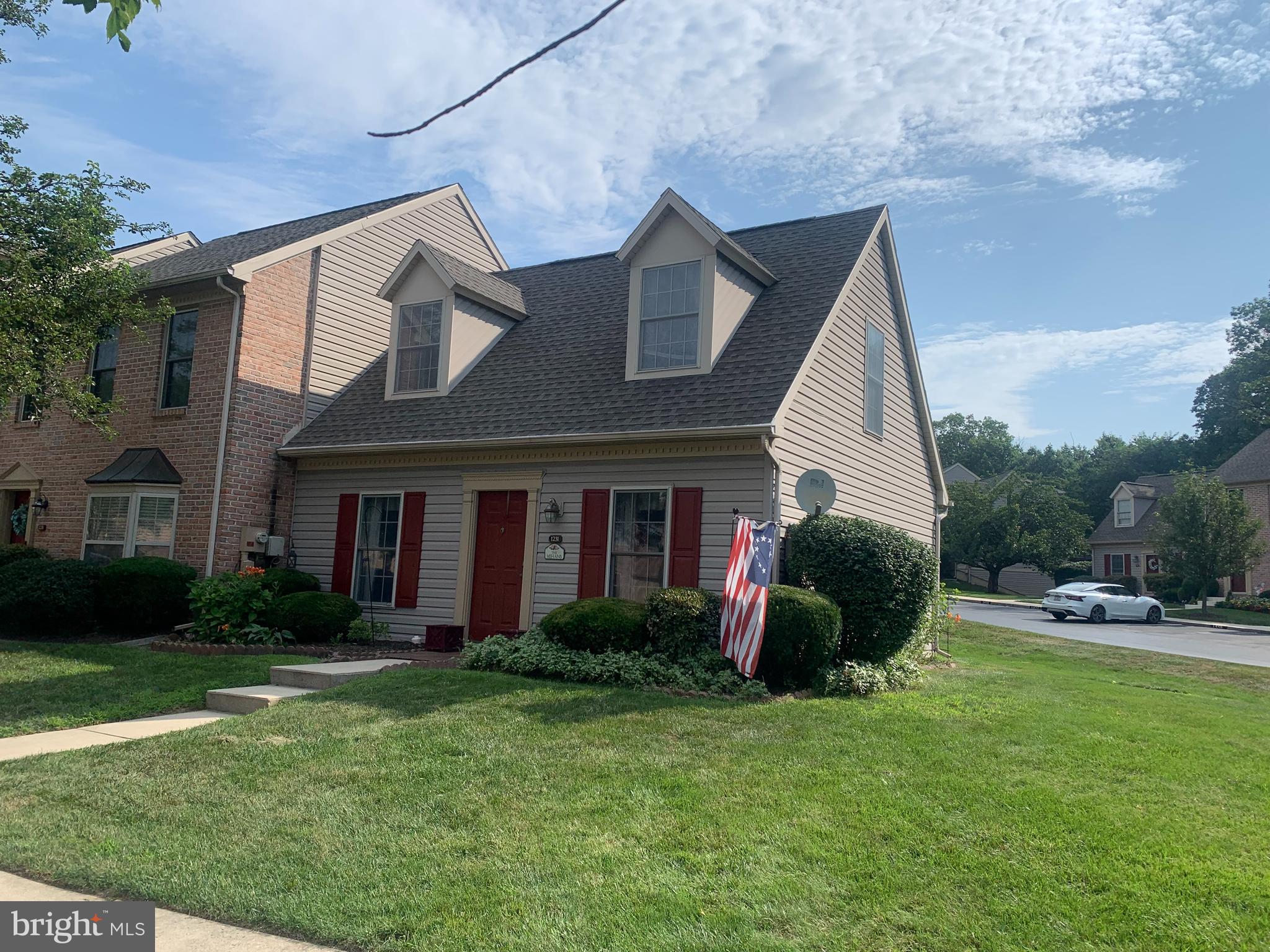 Well maintained end-unit condo in the Mountain View Village subdivision. 1st floor laundry, LVP flooring in dining and living rooms, private rear patio, 2 full baths and all appliances remain. Check associated docs for Condo rules, regs, bylaws and maintenance check-list. Will not last.