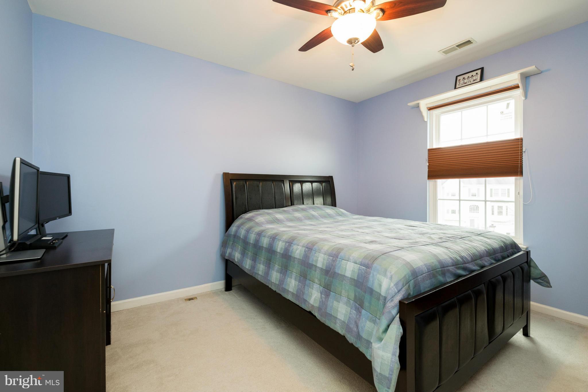 HOLLIFIELD STATION - Residential