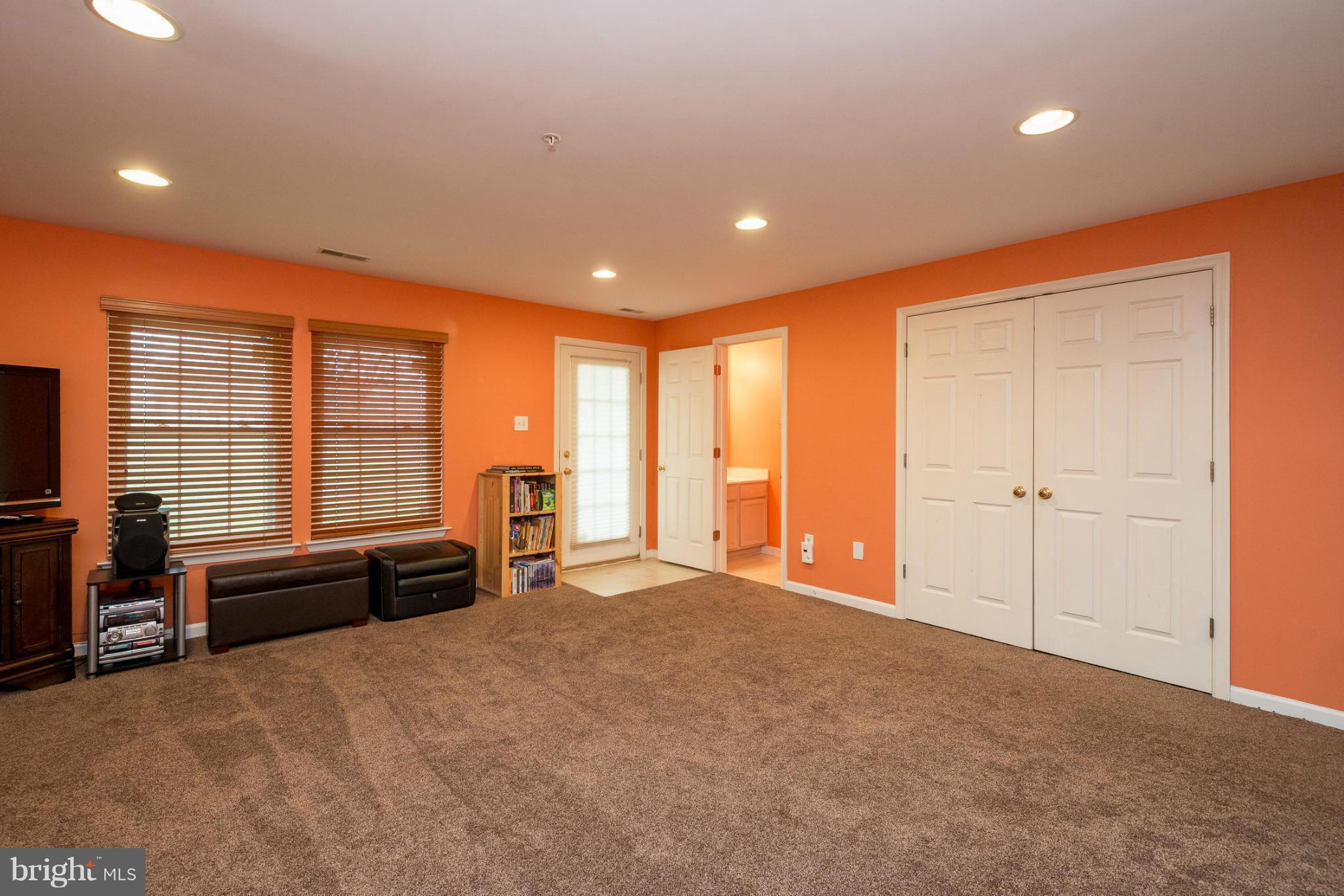 HOLLIFIELD STATION - Residential