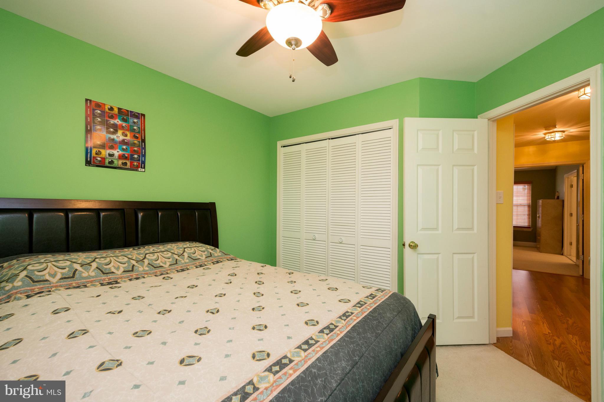 HOLLIFIELD STATION - Residential