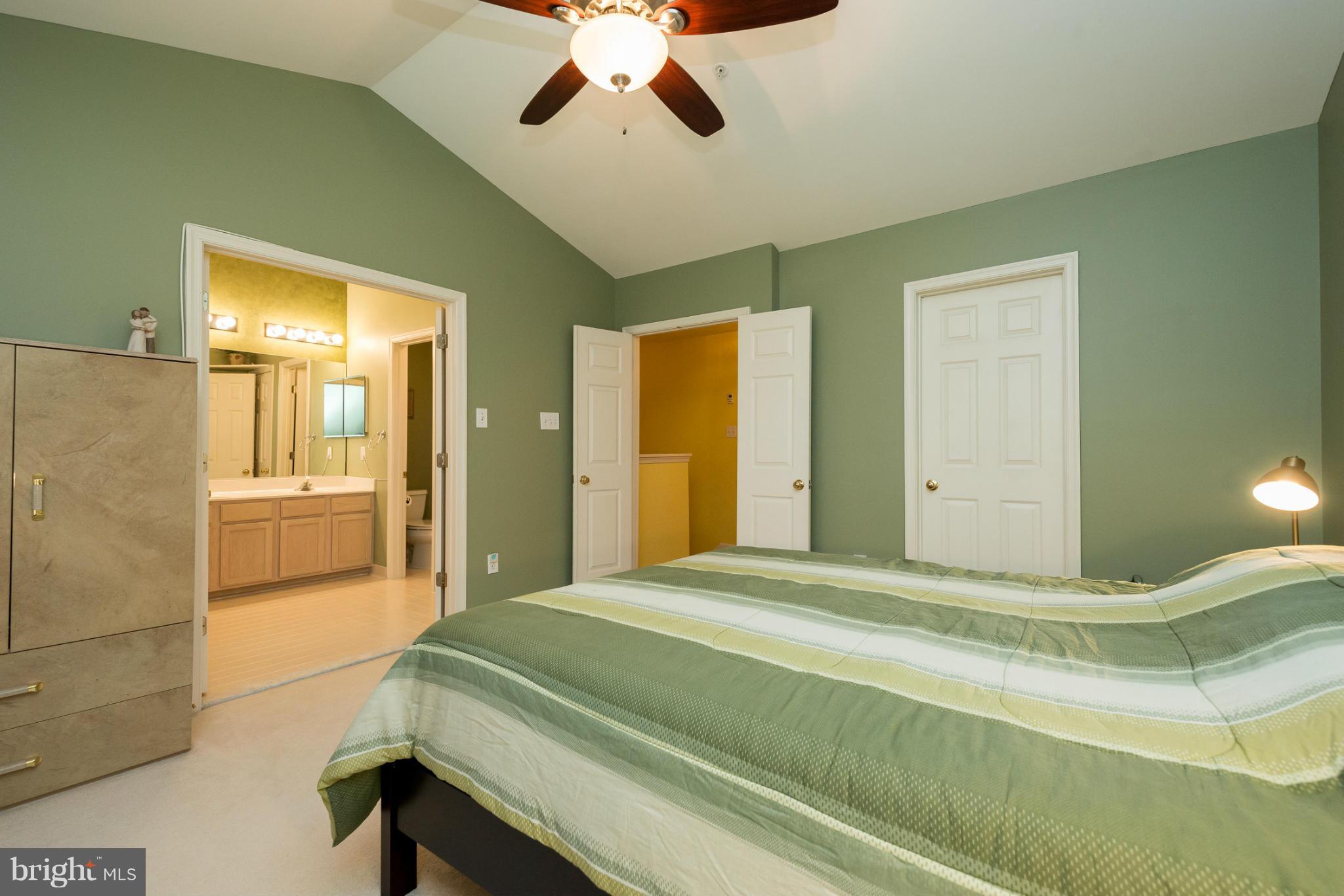 HOLLIFIELD STATION - Residential