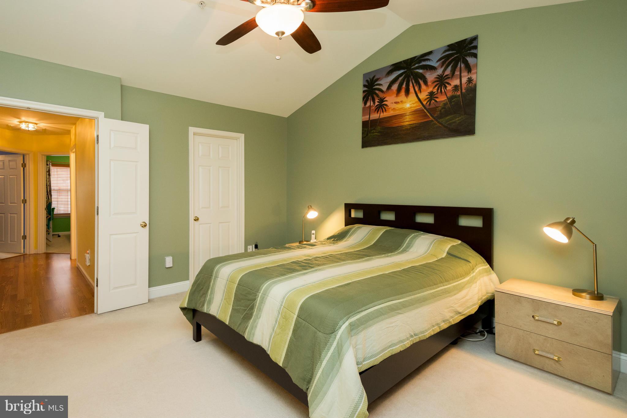 HOLLIFIELD STATION - Residential