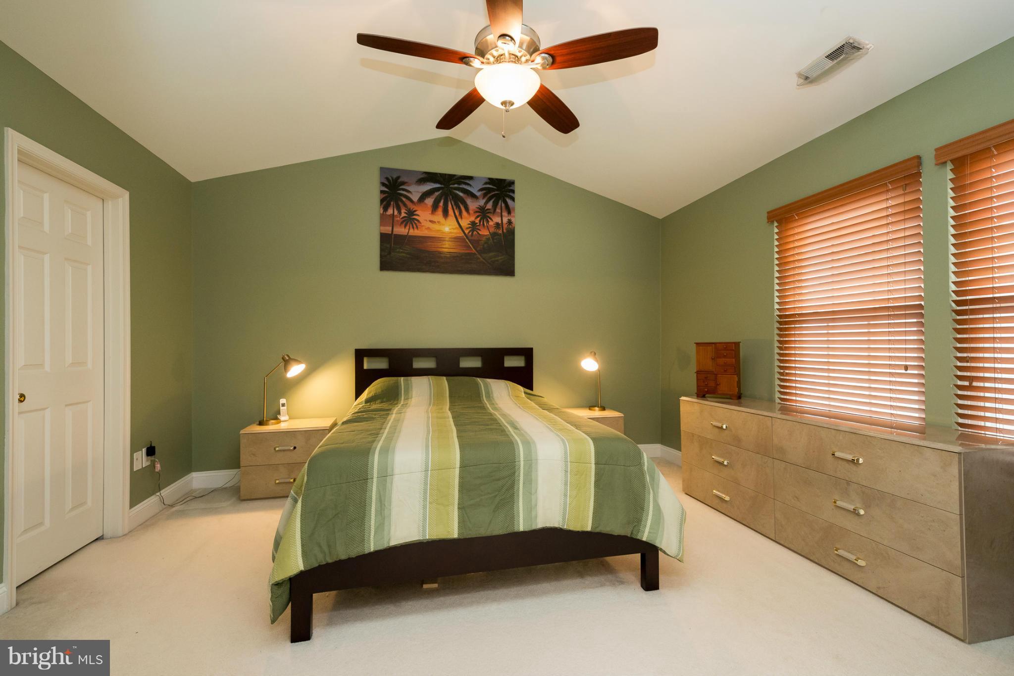 HOLLIFIELD STATION - Residential