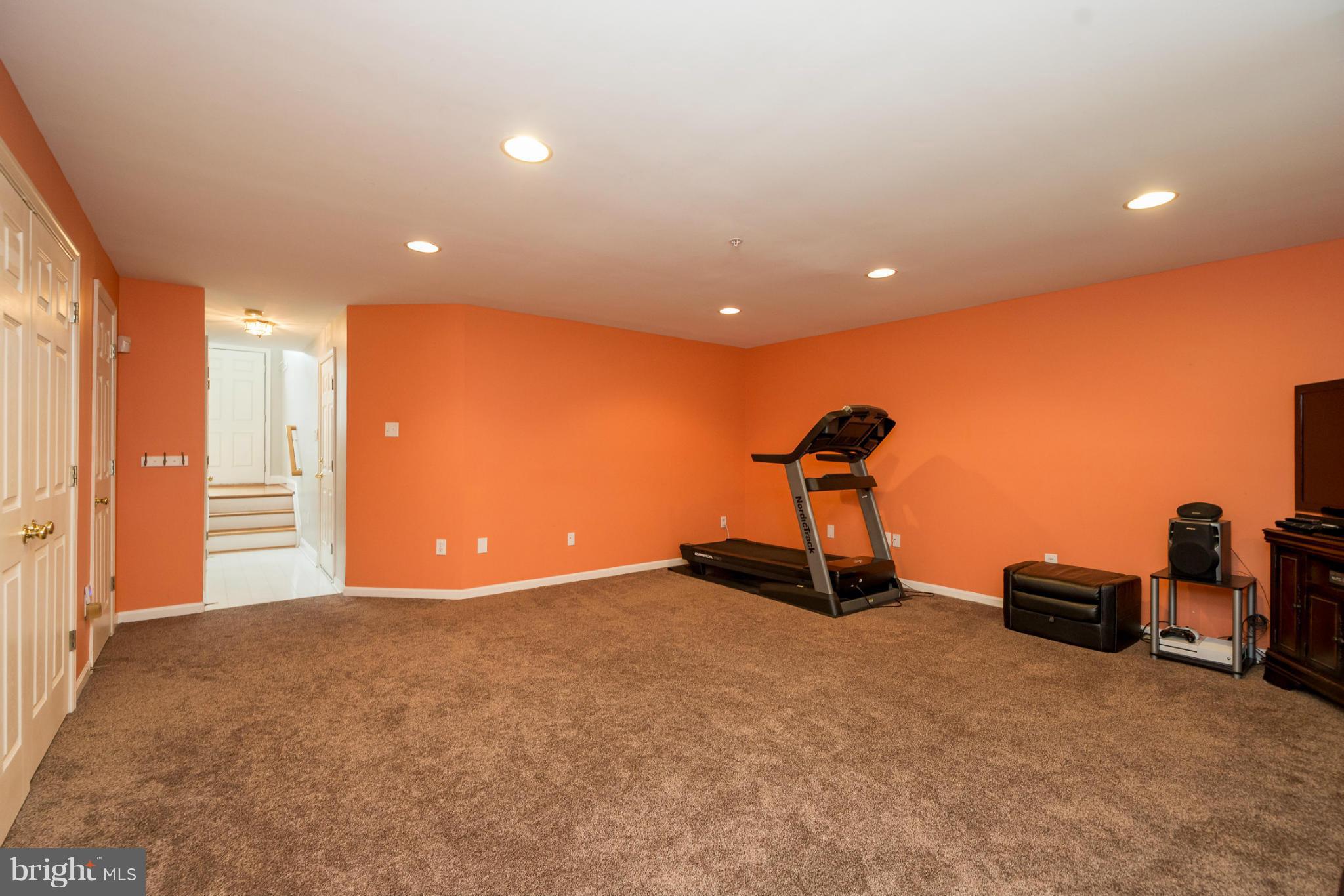 HOLLIFIELD STATION - Residential