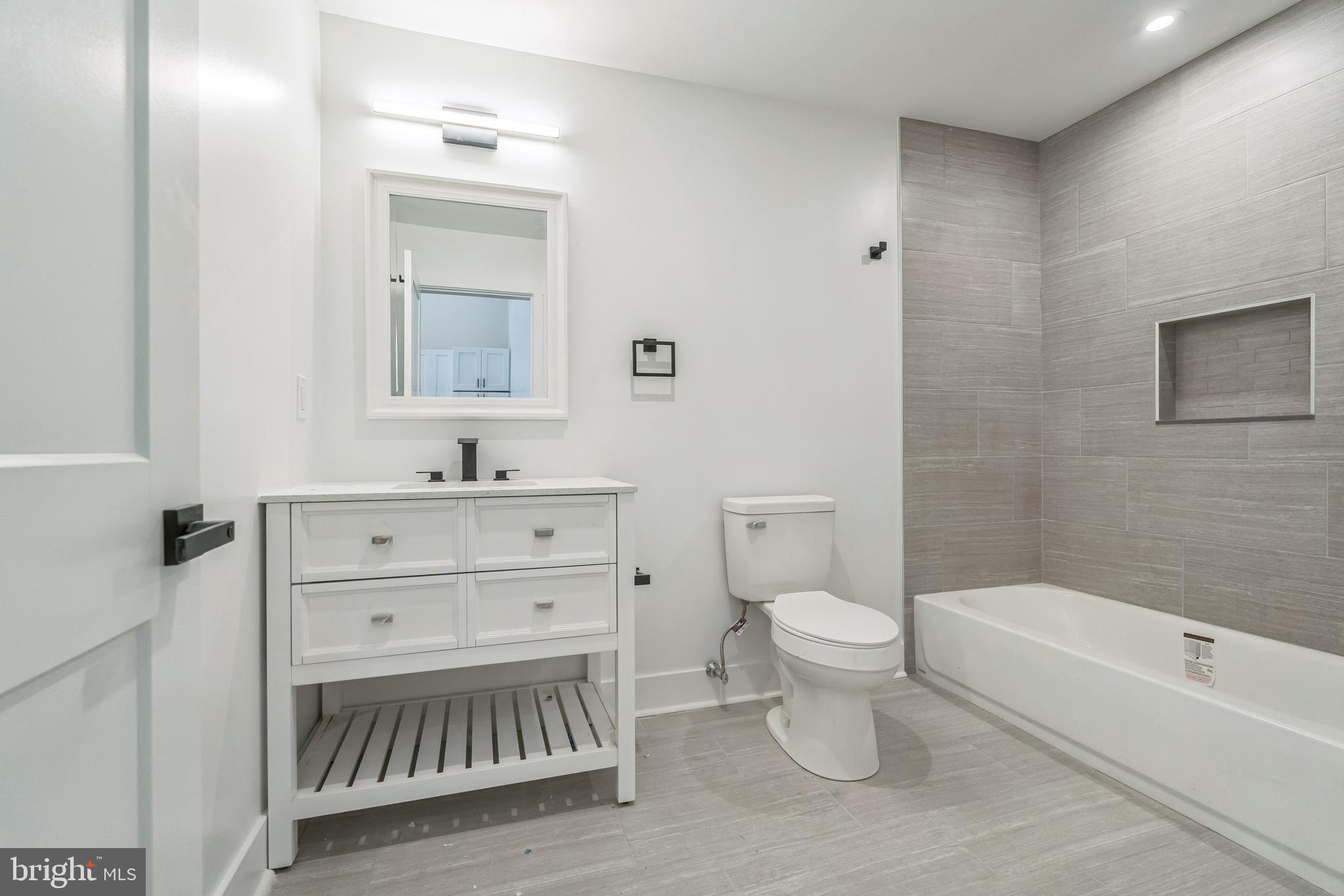 FAIRMOUNT - Residential Lease