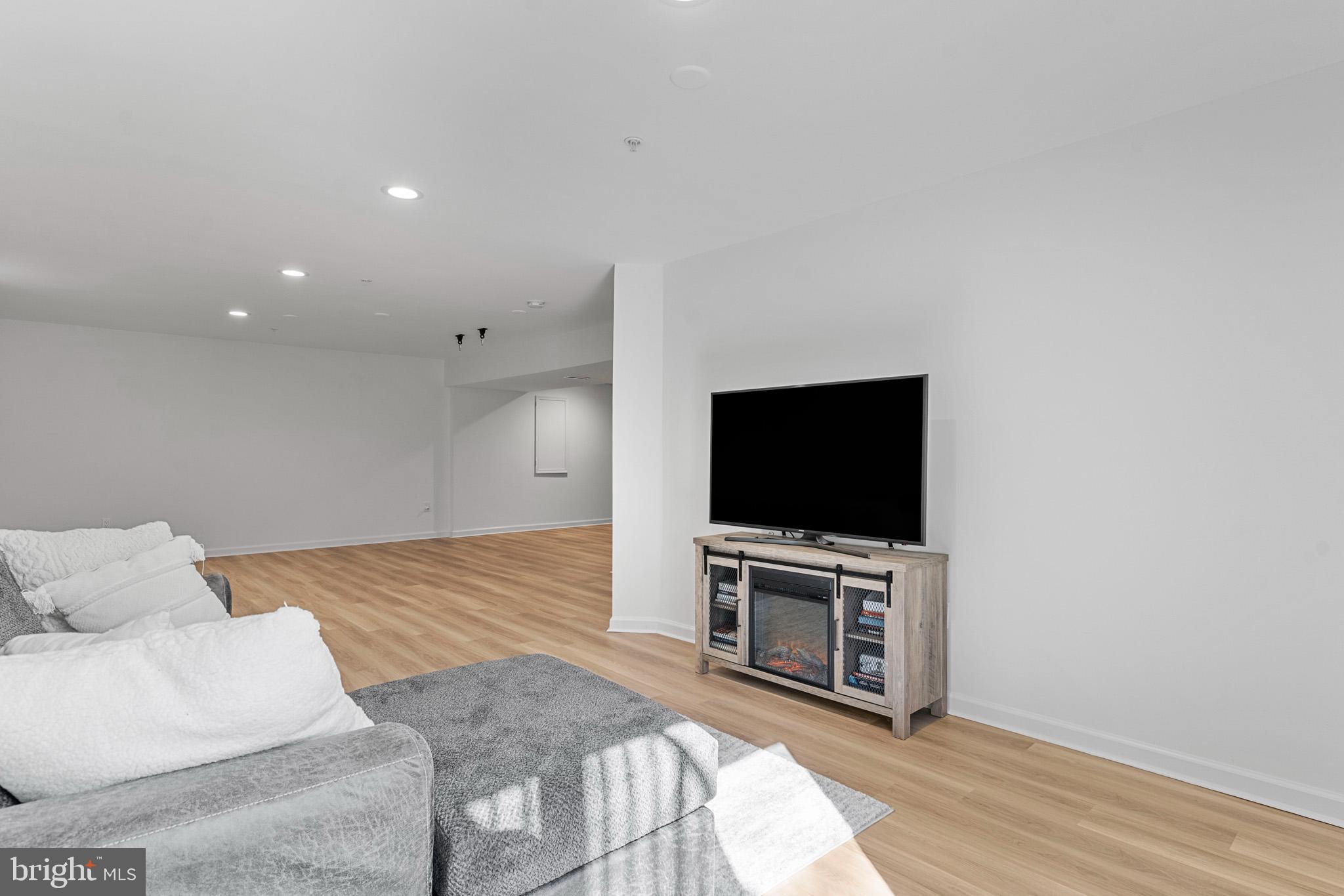 FRANK TIPPETT ESTATES CHELTENHAM - Residential