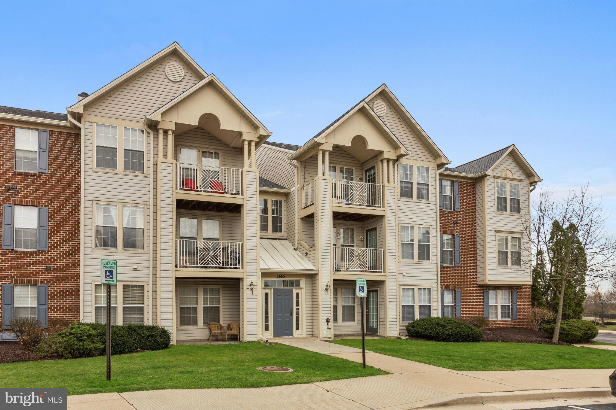 Gorgeous condo w/numerous updates in Piney Orchard! Spacious living room w/updated flooring. Sleek KIT offering granite counters, SS appls, decorative light fixture& sunbathed casual dining rm w/walkout. Retreat to the MBD featuring a walk-in& en suite bath w/updated shower door, fixtures, vanity& tile shower. Sizable BD& full bath w/stylish mirror, granite counter, updated hardware& lighting.