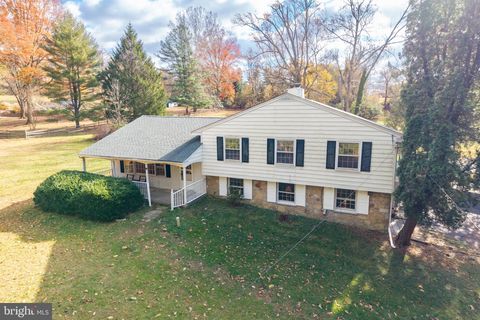 Homes For Sale - 11 Ivy Lane<br/> GLEN MILLS, PA 19342