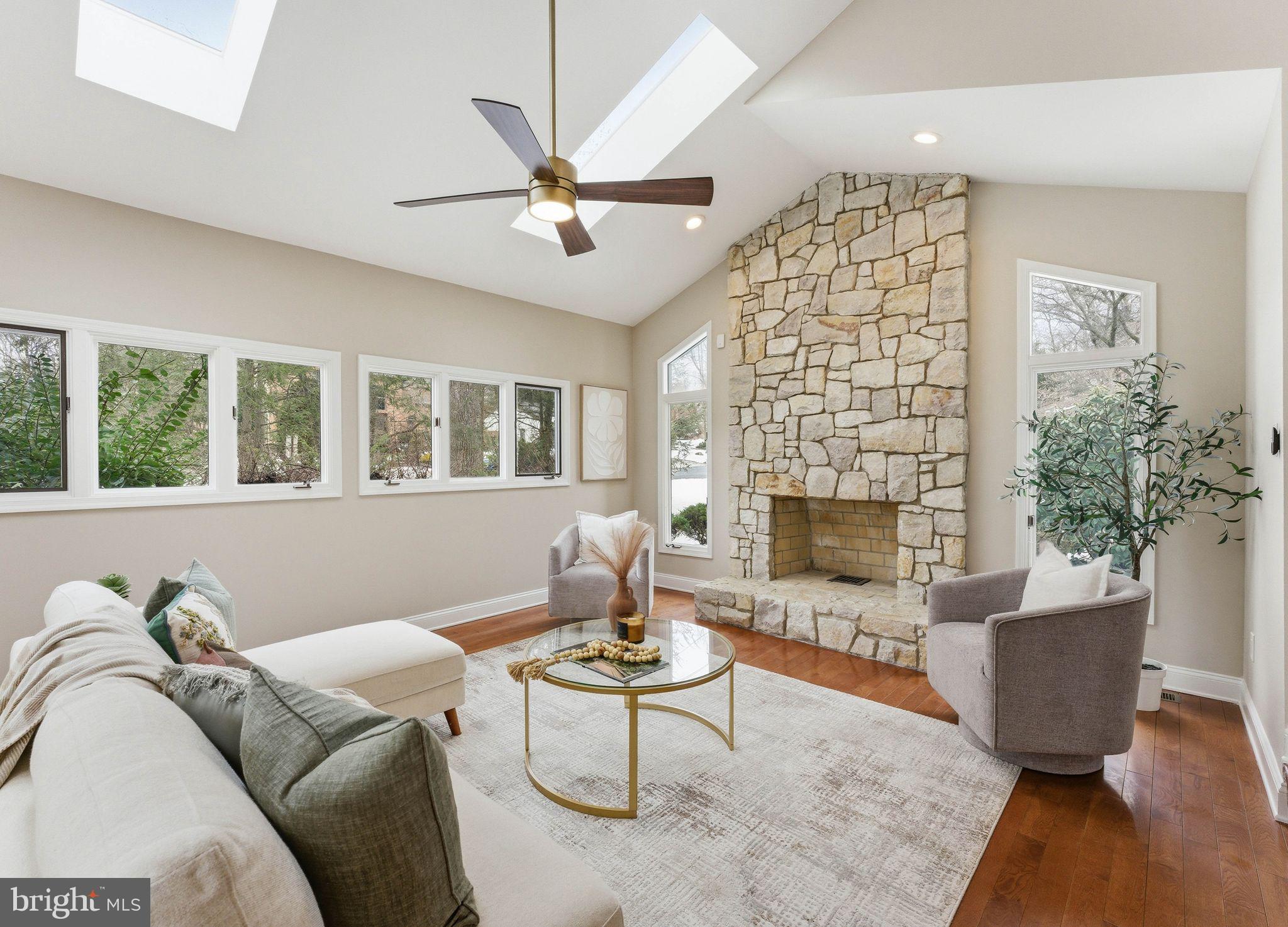 FOX HOLLOW - Residential