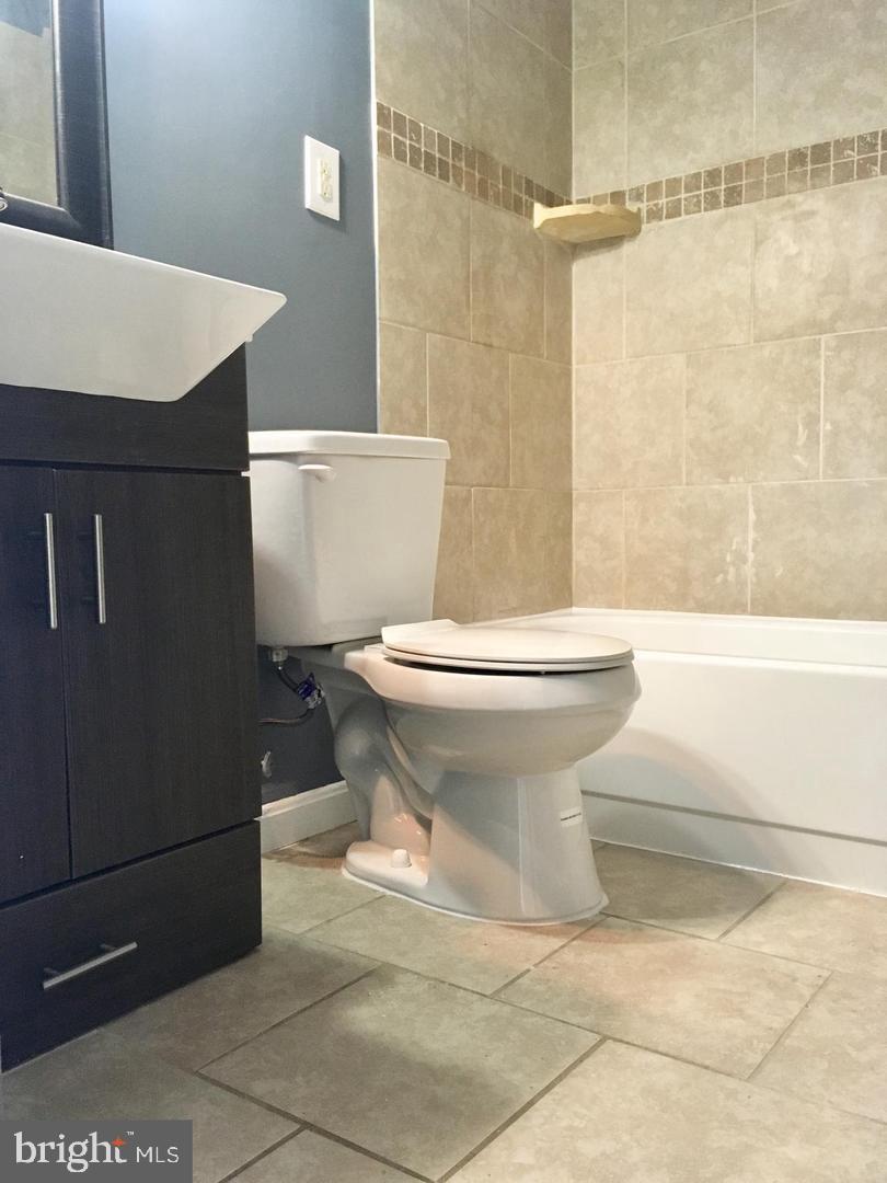 CARROLLAN GARDENS - Residential Lease