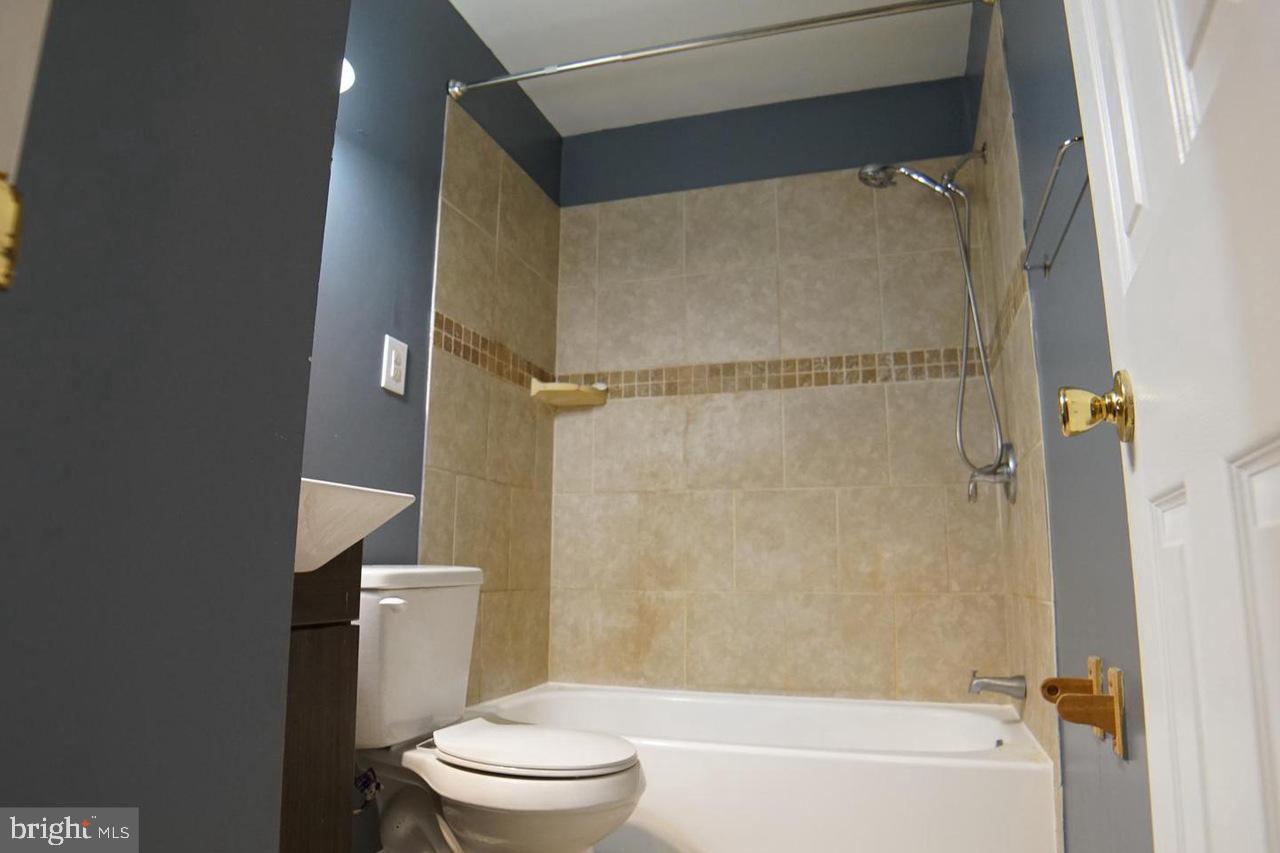 CARROLLAN GARDENS - Residential Lease