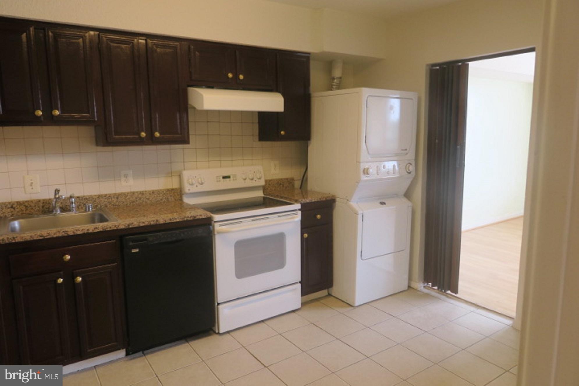 SKYLINE HOUSE - Residential Lease