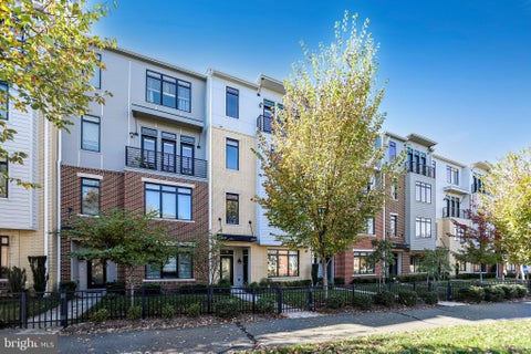 Photo of 1018 Ribbon Limestone Terrace SE, LEESBURG, VA 20175 (MLS # VALO2138970)