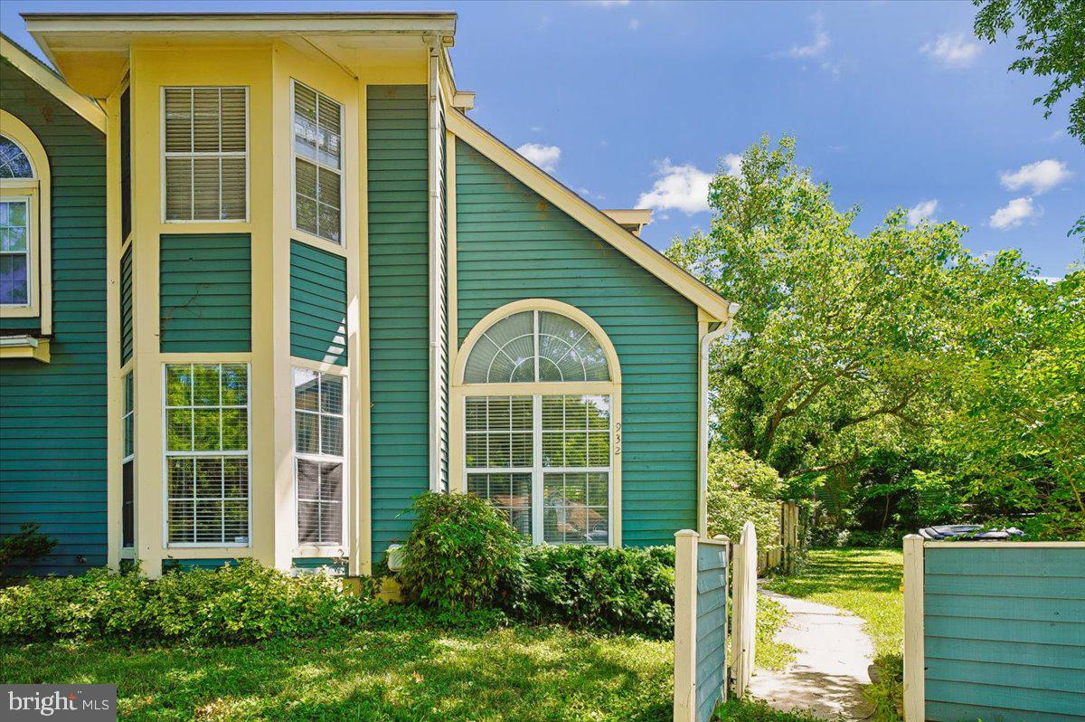 932 YACHTSMAN WAY