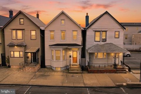 Homes For Sale - 209 Hamilton Street St<br/> HARRISON, NJ 07029