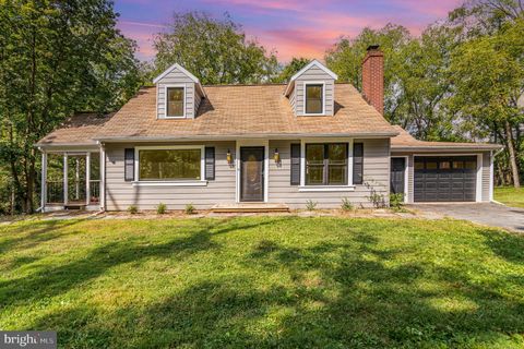 Photo of 191 Pinetown Road, LEOLA, PA 17540 (MLS # PALA2076220)