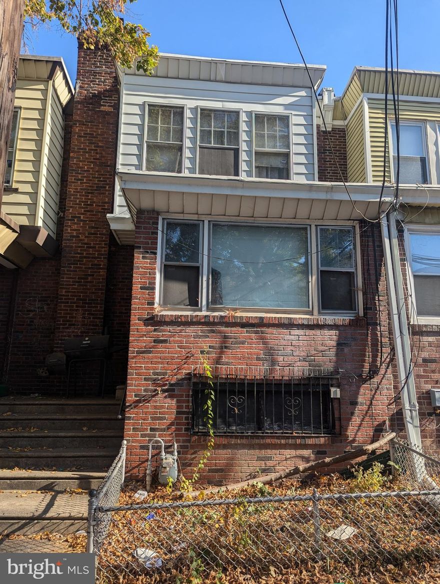 3 beds, 1 bath house with and enclosed porch front and garage.  Needs to be updated and cleaned up.  Great opportunity for investor or would be home owner who do not mind putting in some elbow grease to make this a great house. This is an estate sale.