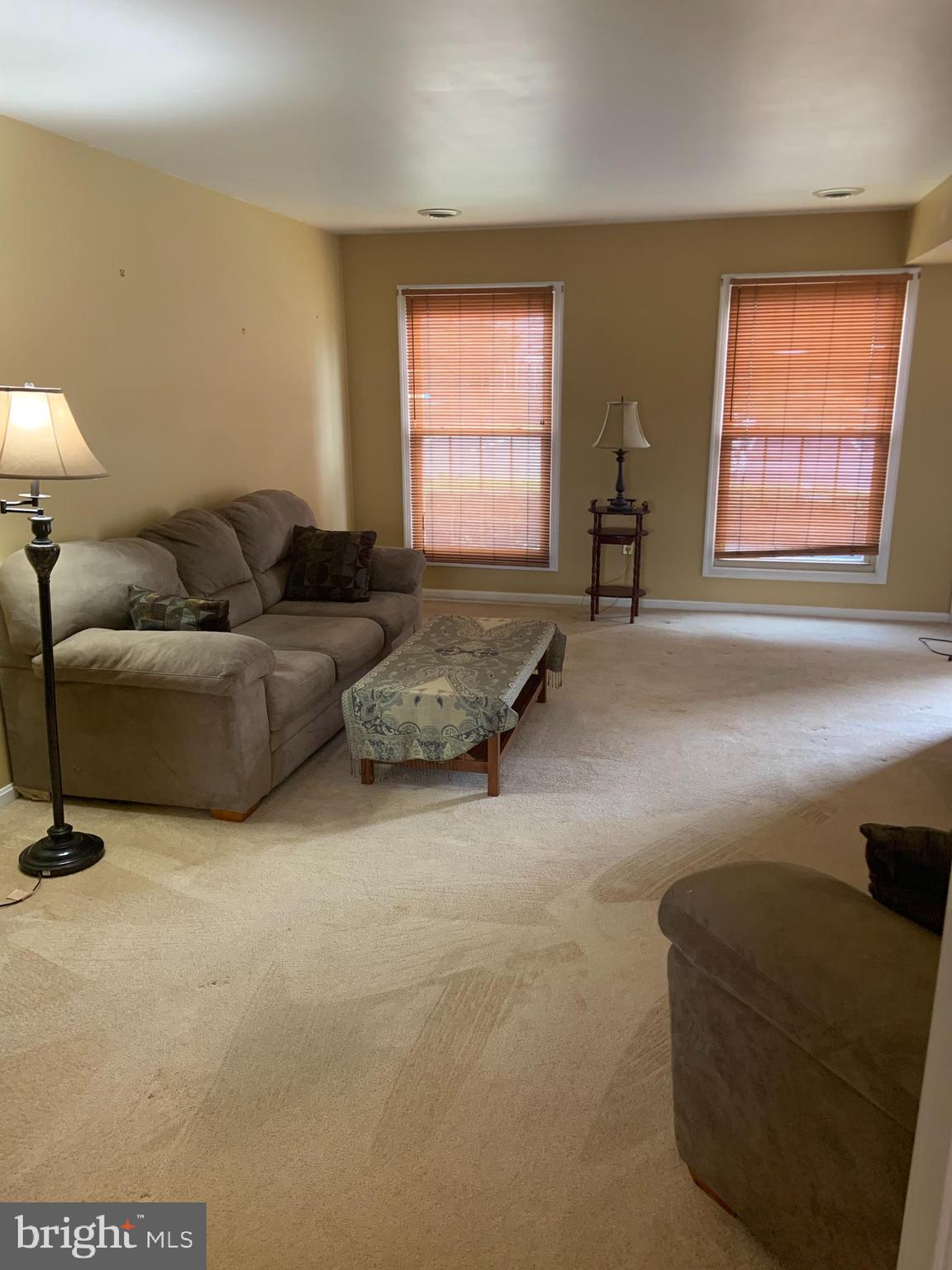 STANFORD COURT - Residential