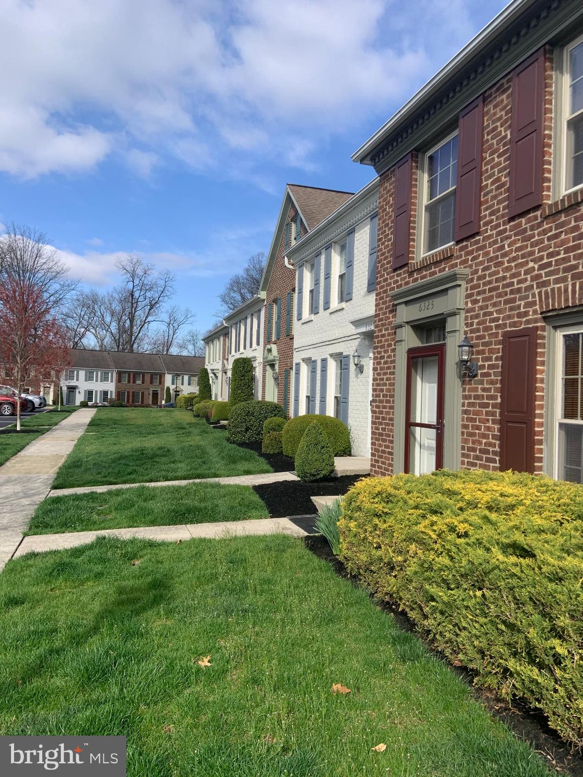 STANFORD COURT - Residential