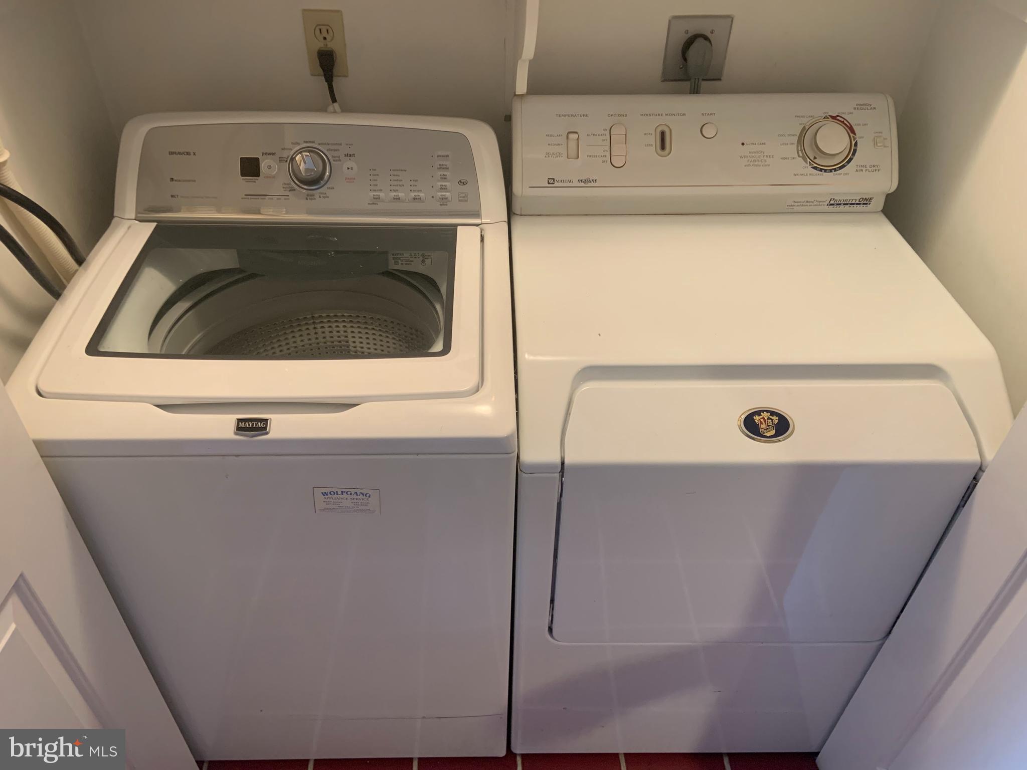 STANFORD COURT - Residential