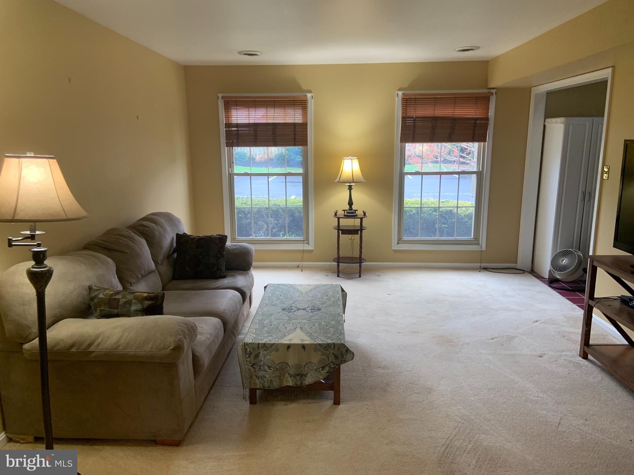 STANFORD COURT - Residential