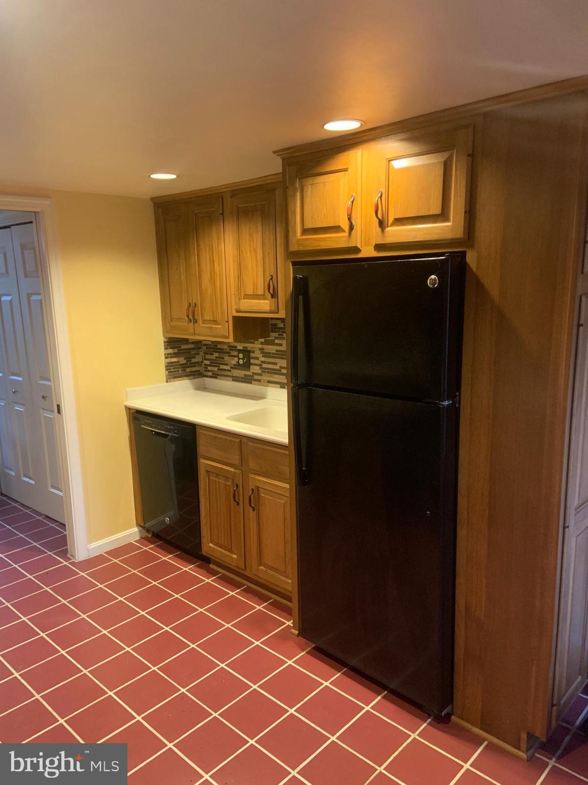 STANFORD COURT - Residential