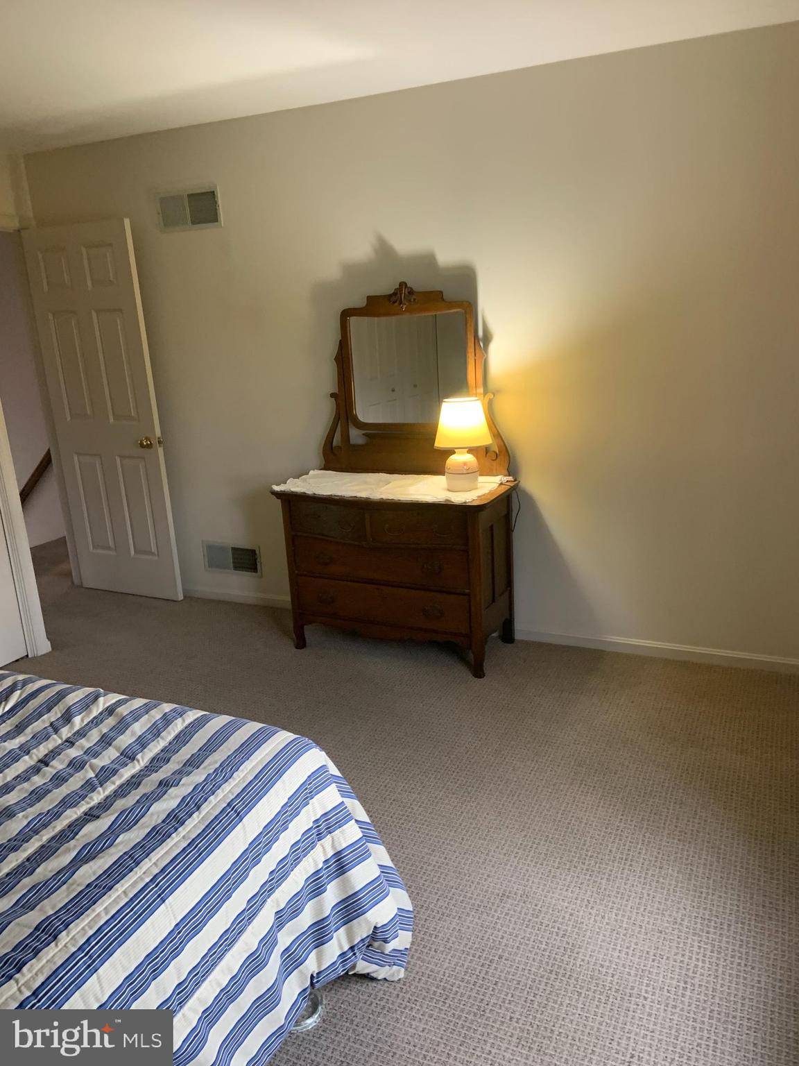 STANFORD COURT - Residential