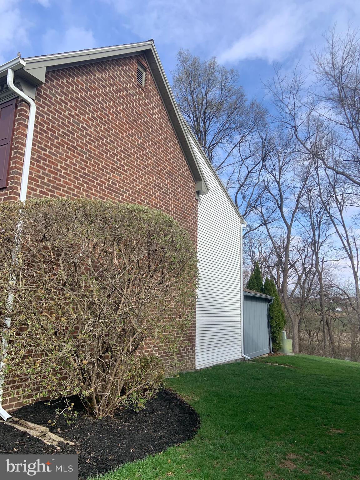 STANFORD COURT - Residential