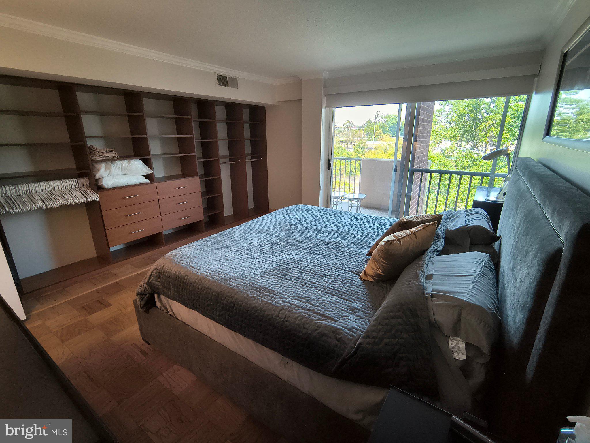 1300 ARMY NAVY DRIVE 606
