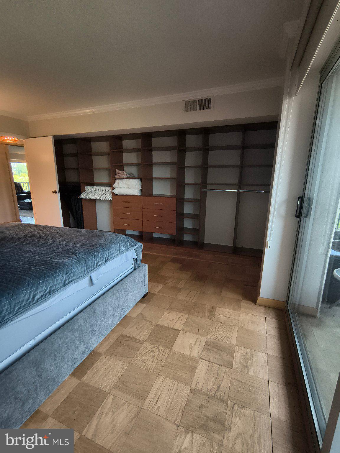 1300 ARMY NAVY DRIVE 606