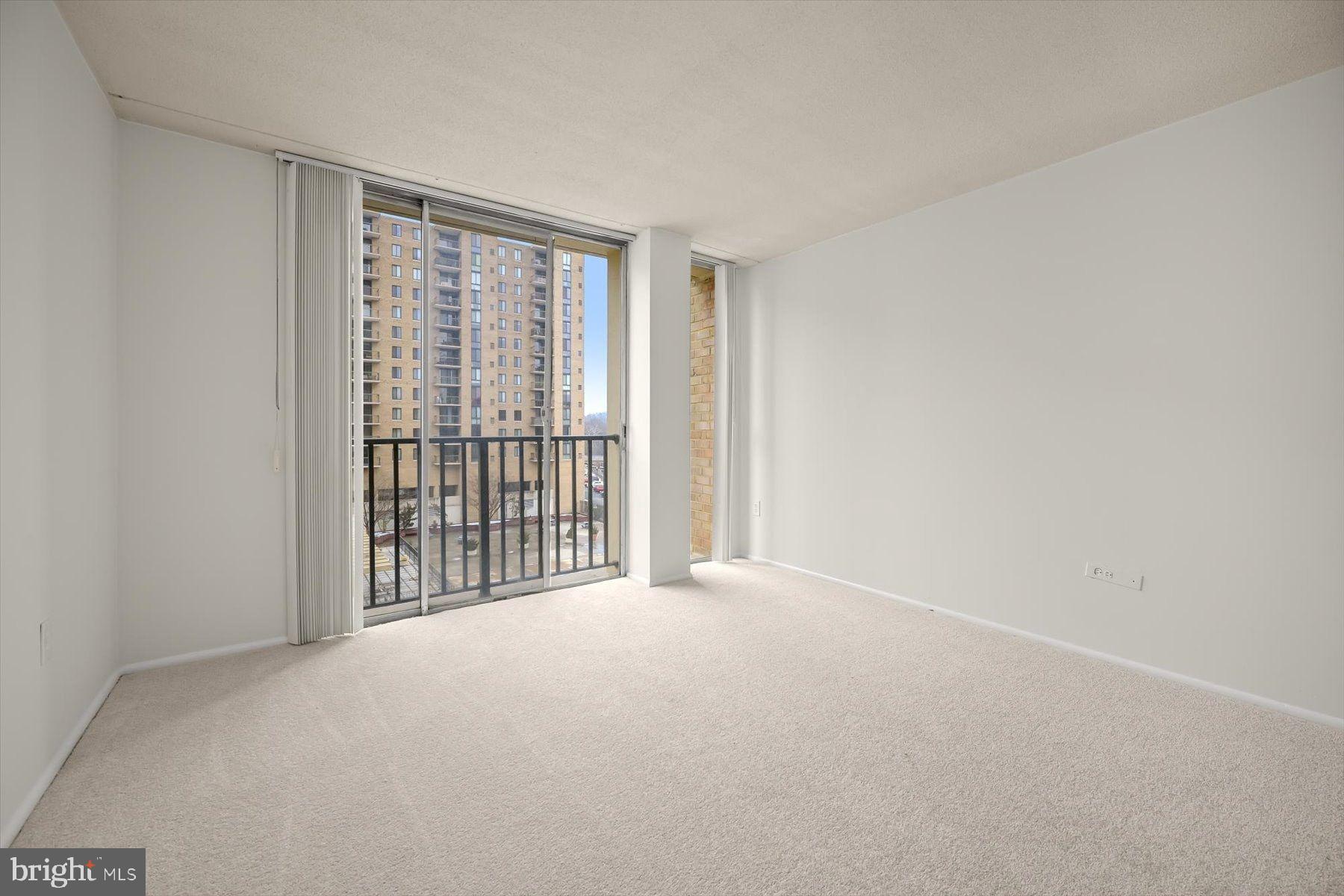 THE CARLTON - Residential