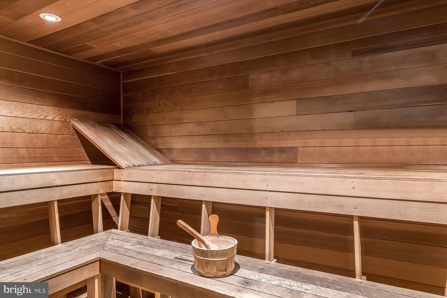 THE CARLTON - Residential