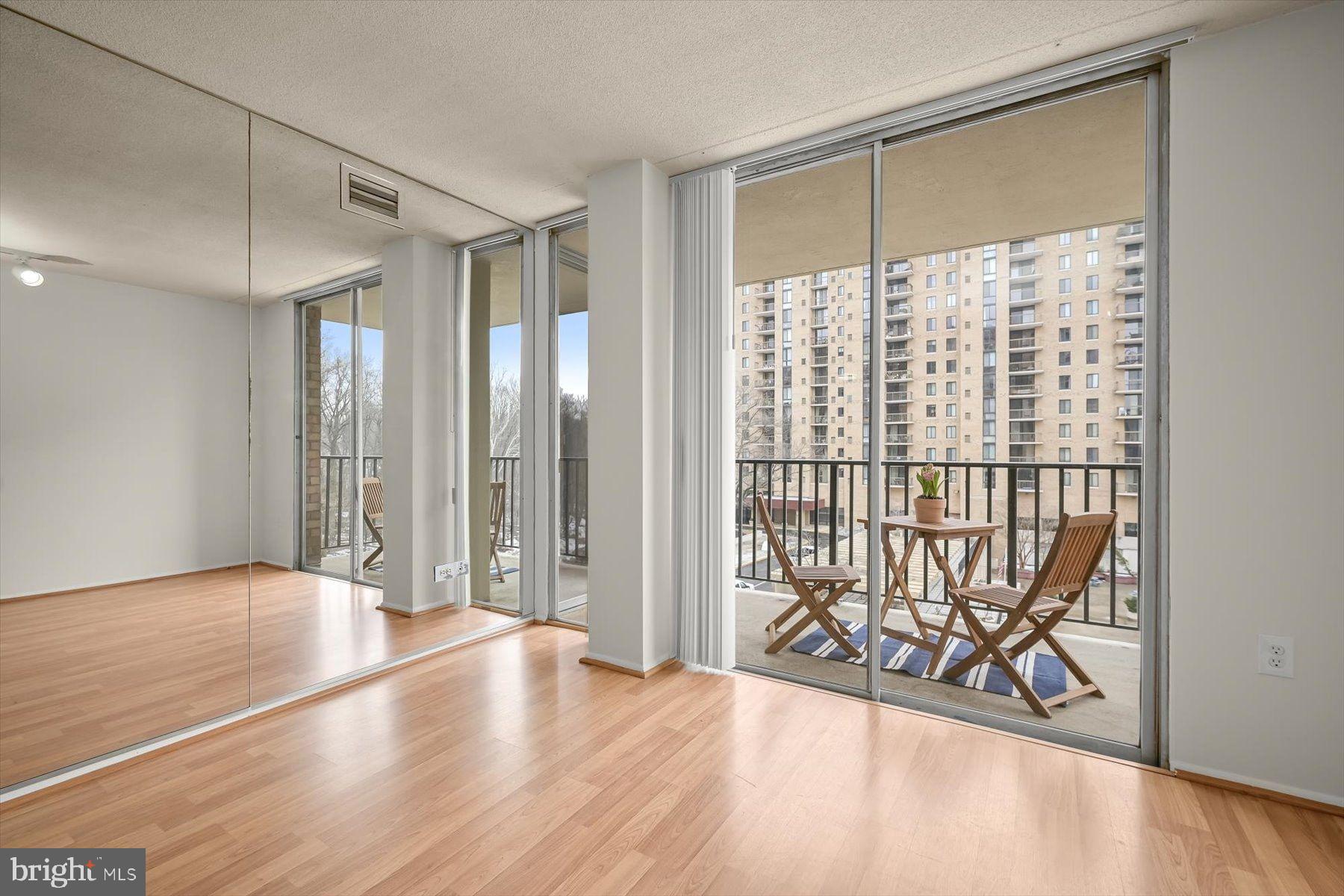 THE CARLTON - Residential