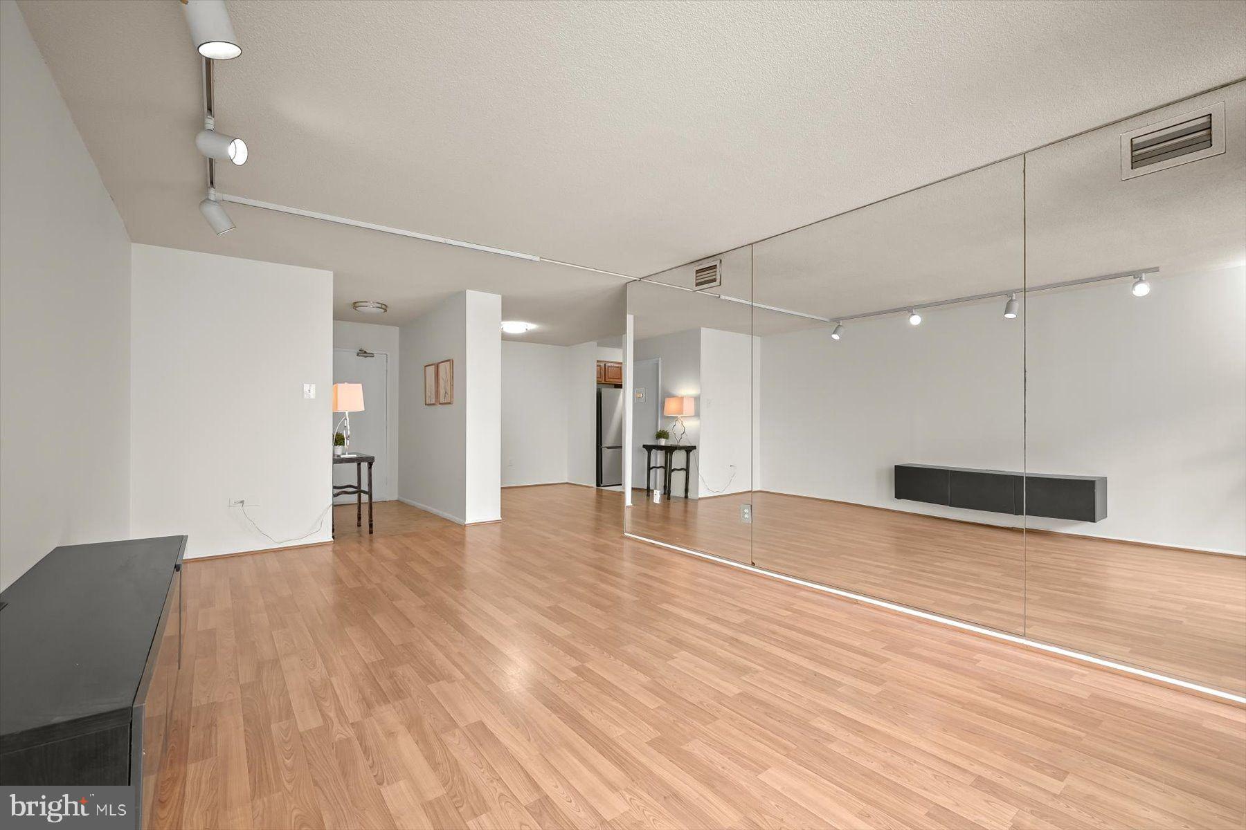 THE CARLTON - Residential