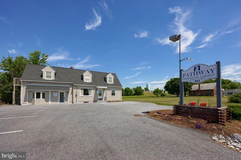 Photo of 860 N Reading Rd, EPHRATA, PA 17522 (MLS # PALA2090030)