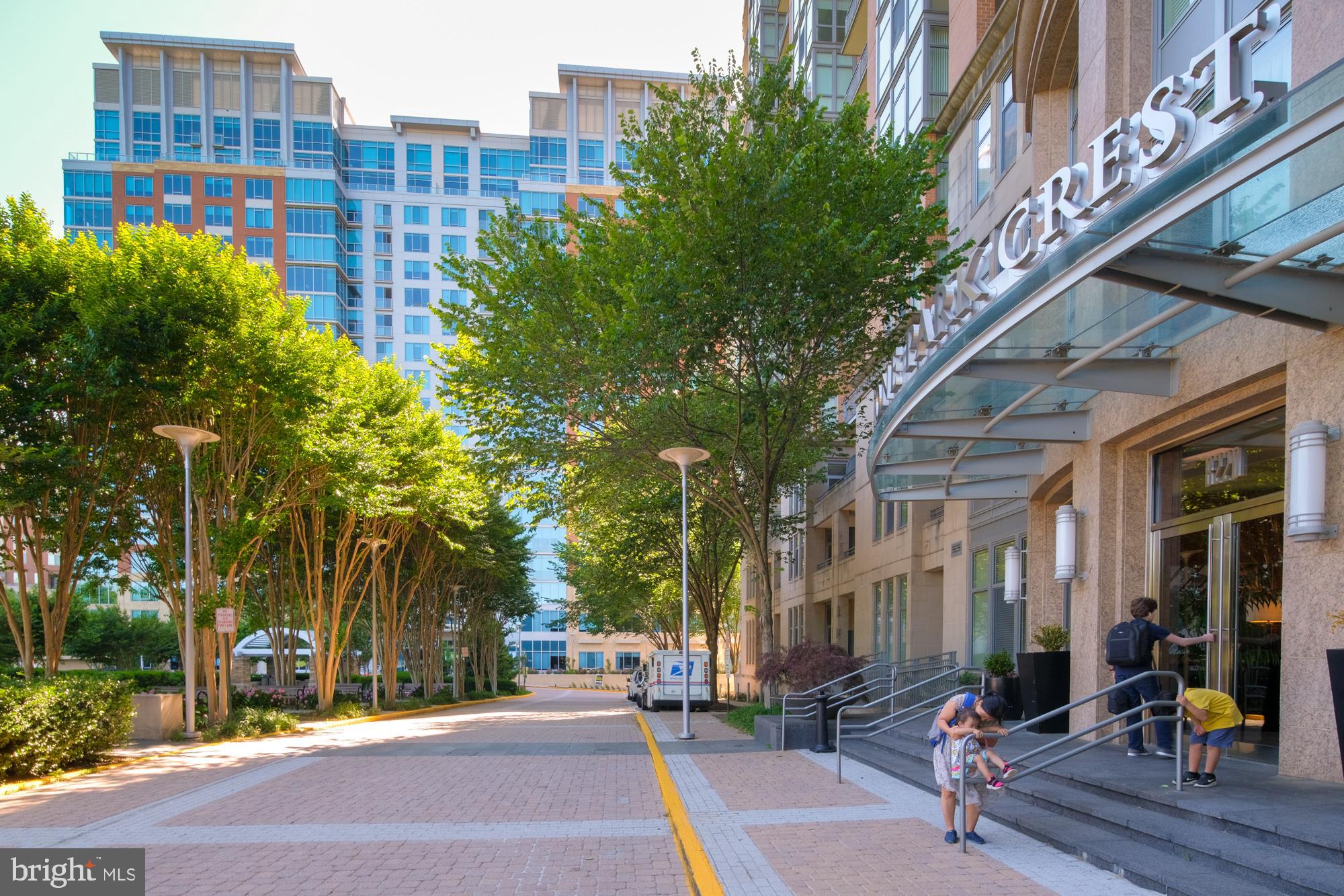 ONE PARK CREST CONDOMINIUM - Residential