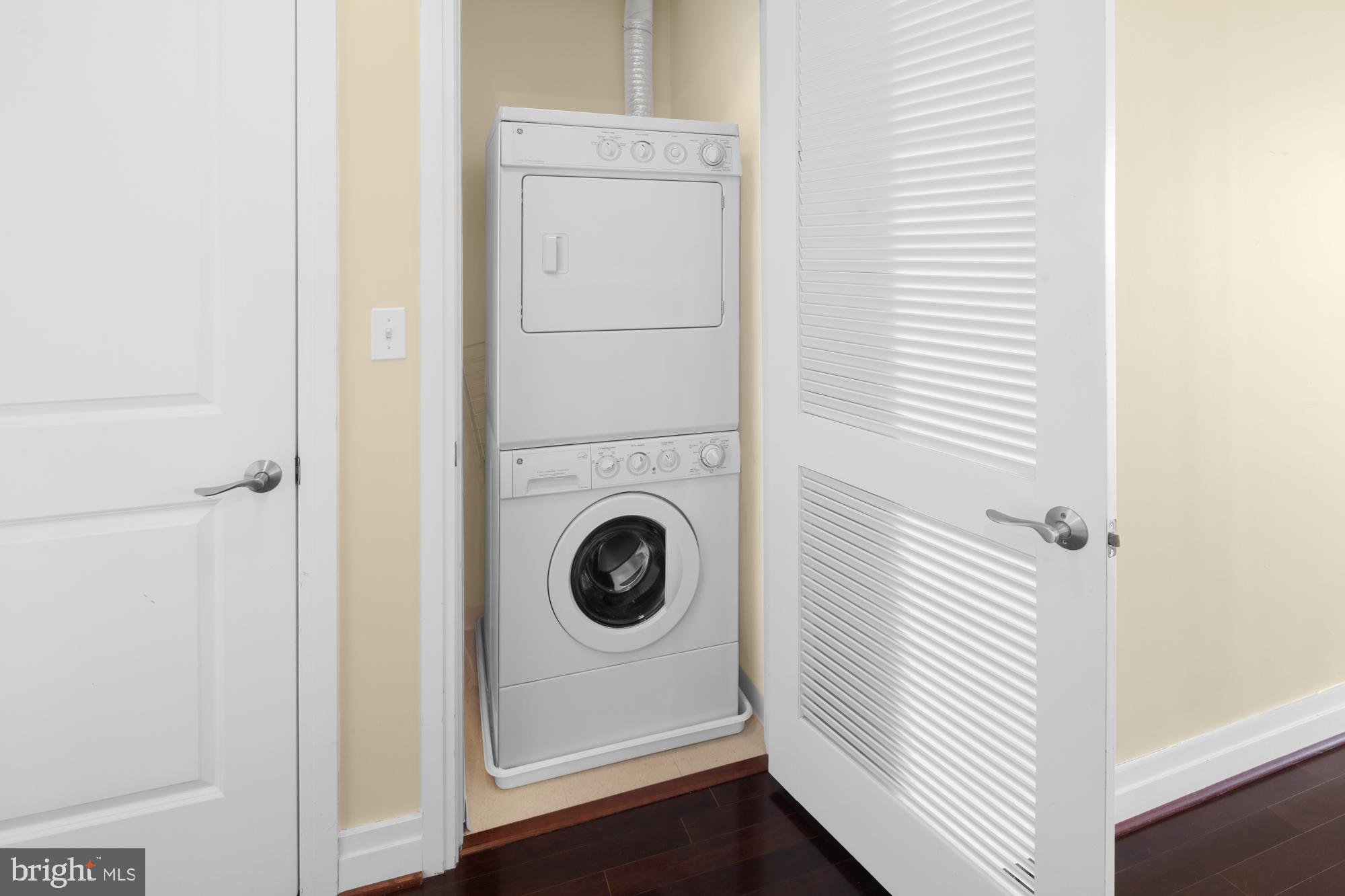 ONE PARK CREST CONDOMINIUM - Residential