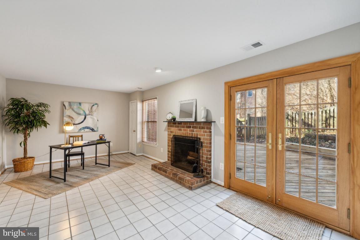 OAKBOROUGH SQUARE - Residential