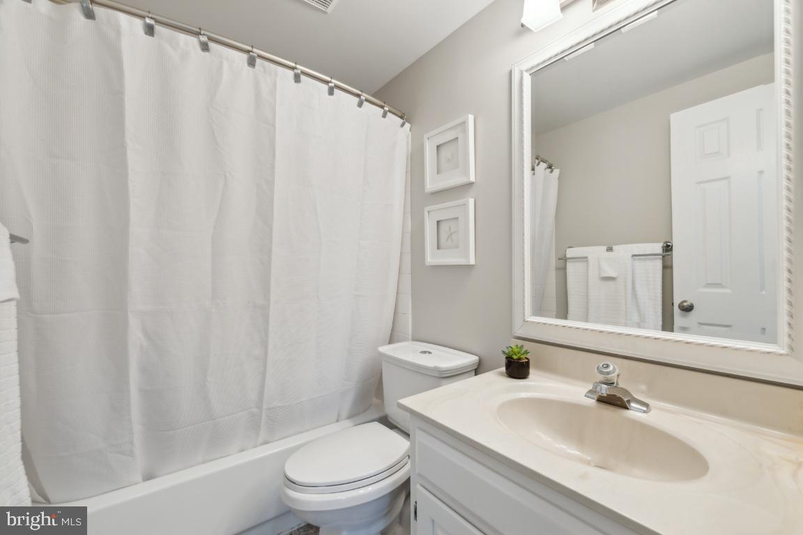 OAKBOROUGH SQUARE - Residential