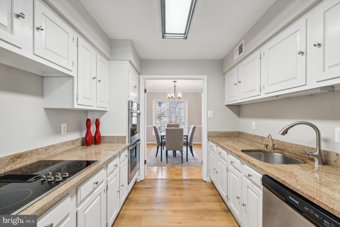 OAKBOROUGH SQUARE - Residential