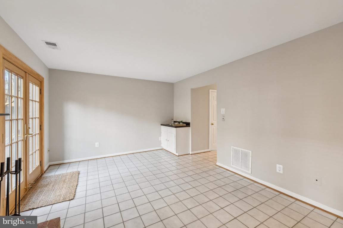 OAKBOROUGH SQUARE - Residential