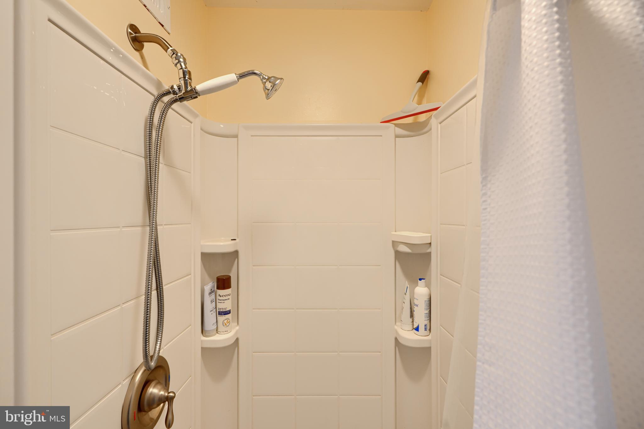 OAKENSHAWE - Residential