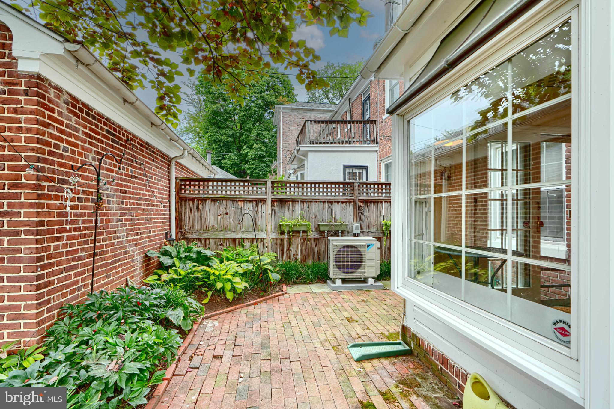 OAKENSHAWE - Residential