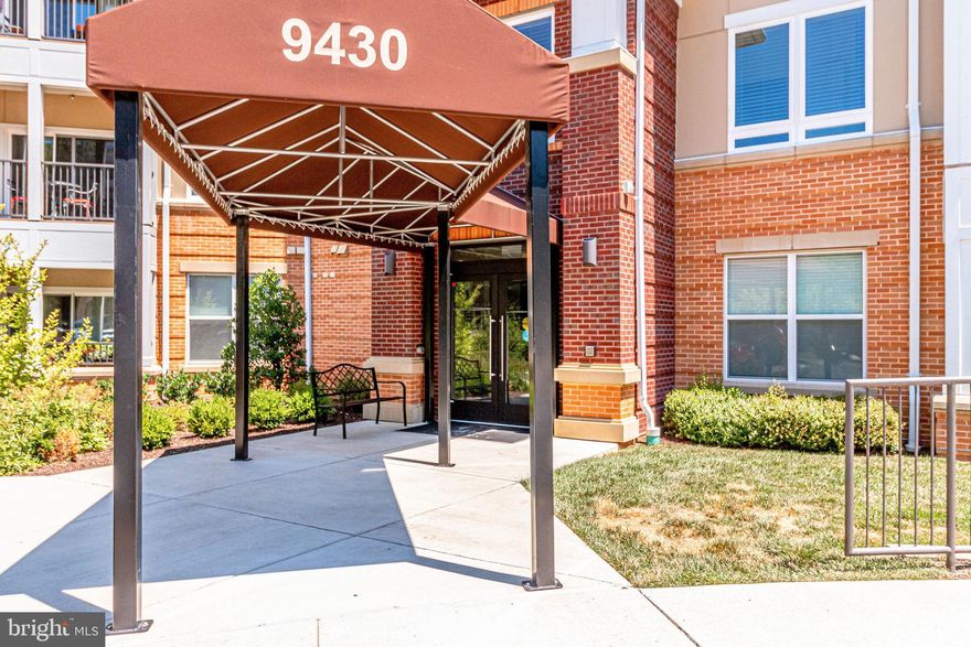 Like new beautiful 1b1b condo next door to Army Navy Country Club. Living here, you can walk to Giant (coming soon), Starbucks, Home Depot, and restaurants suiting a variety of tastes. A 5 mins drive away are Vienna metro station, Best Buy, Safeway, Trader Joe s and a movie theater. This unit features great natural lighting, stylish hardwood flooring, stainless steel appliances, granite counter tops, undercabinet lightings in the kitchen and plenty of additional storage including: shoe storage, bathroom storage and wardrobe system in the bedroom closet. Also installed are motion sensors to lightings in the room and the hall way. The unit comes with an assigned garage parking space and an additional storage unit.