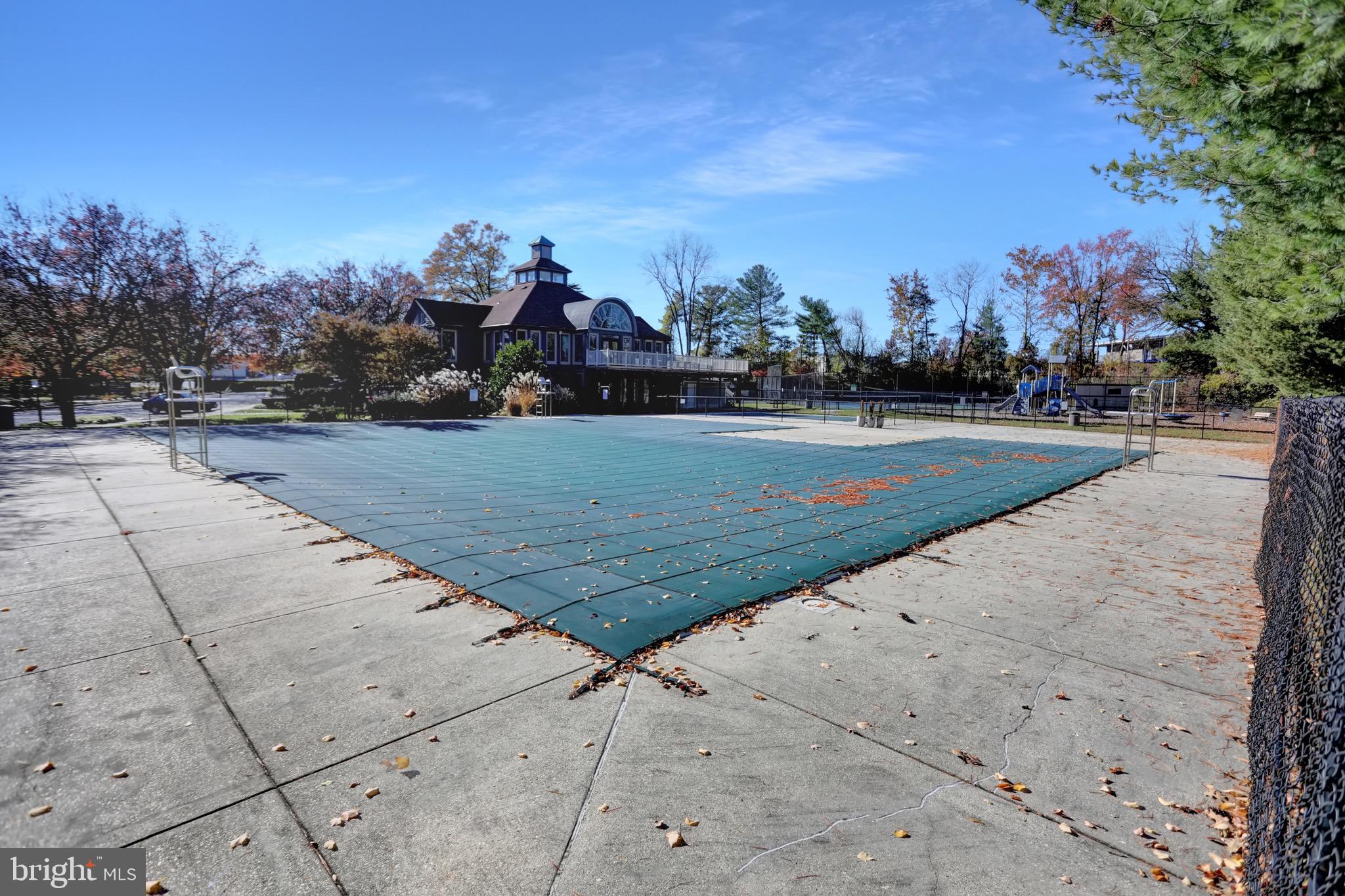 SEVEN OAKS - Residential