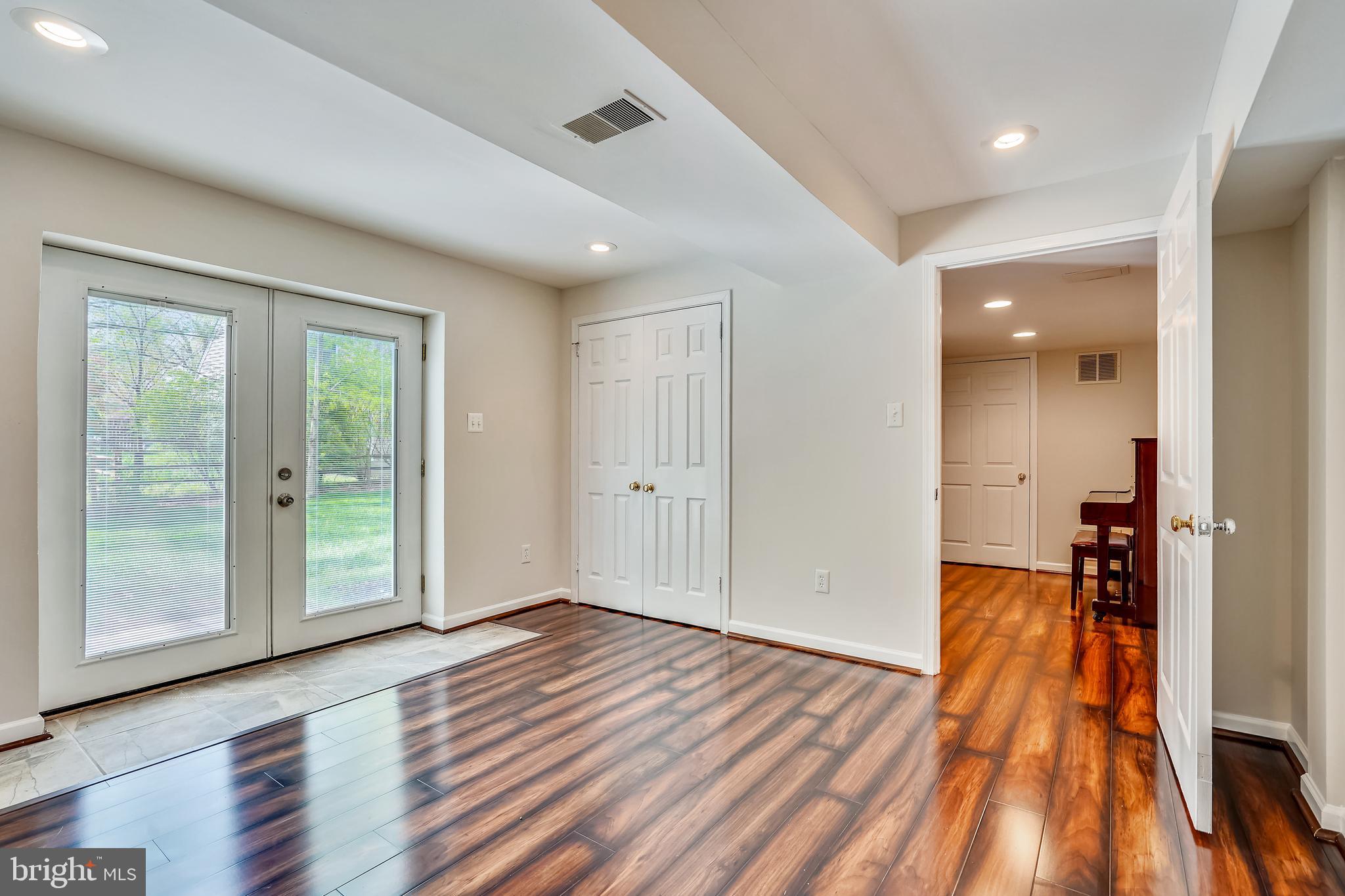 SIGNAL HILL - Residential