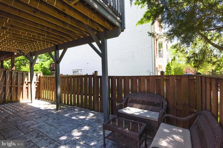 ISLAND CREEK - Residential