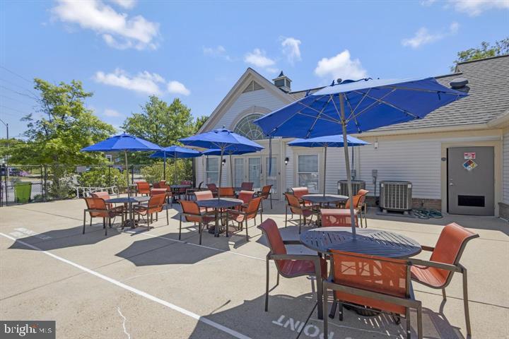 ISLAND CREEK - Residential