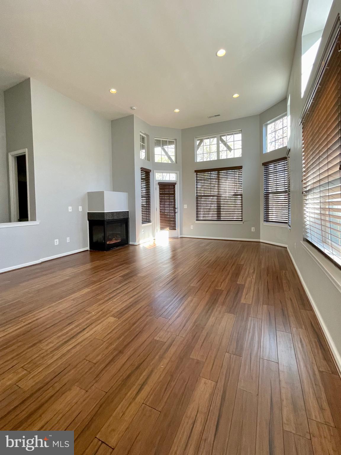 WOODSTREAM - Residential Lease